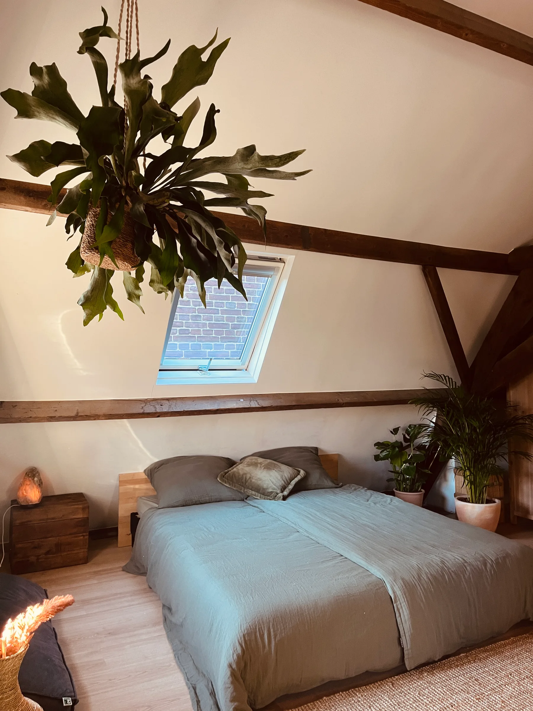 A bedroom under the beams